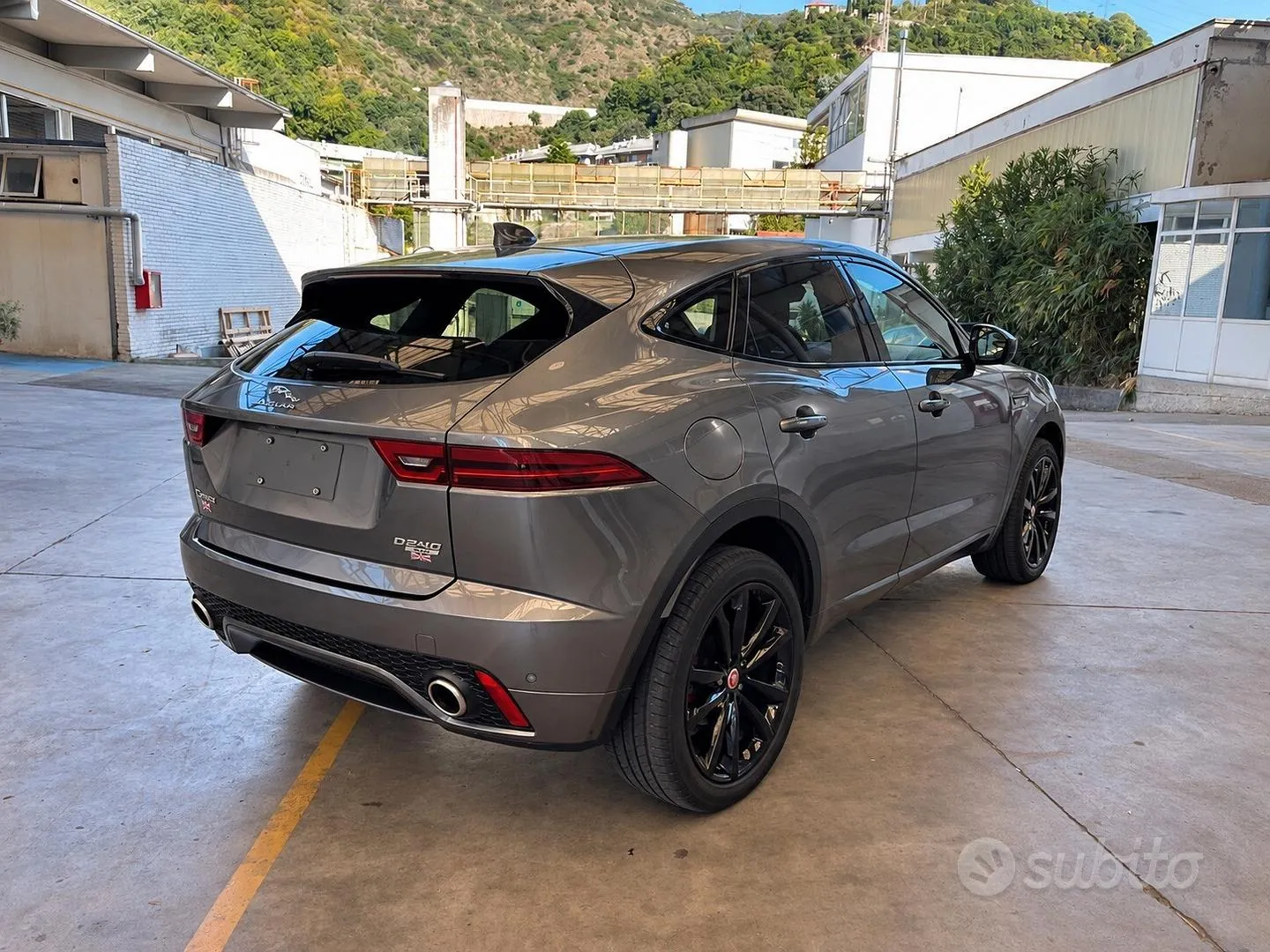 Jaguar E-Pace 2019 photo 5