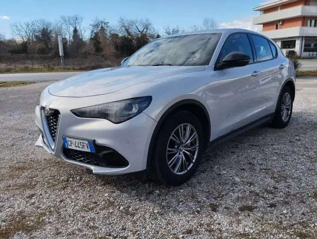 Alfa Romeo Stelvio 2023 photo 2