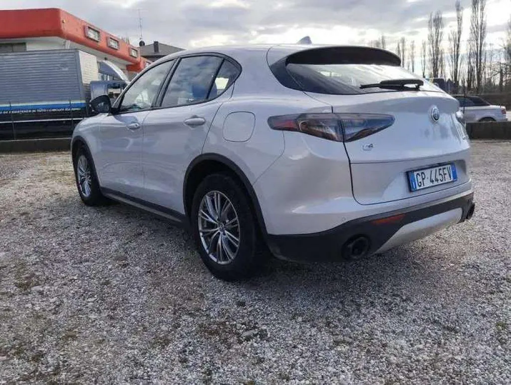 Alfa Romeo Stelvio 2023 photo 4