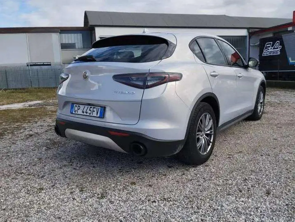 Alfa Romeo Stelvio 2023 photo 5