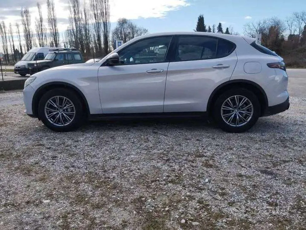 Alfa Romeo Stelvio 2023 photo 3