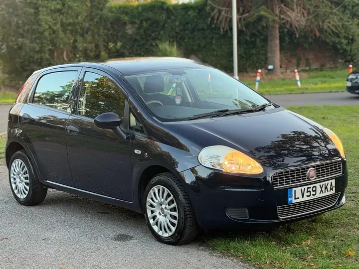 Fiat Grande Punto 2009 photo 2