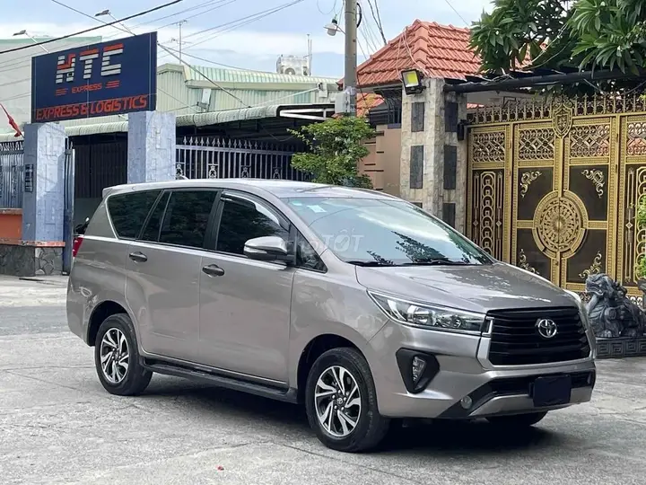 Toyota Innova 2023 photo 2