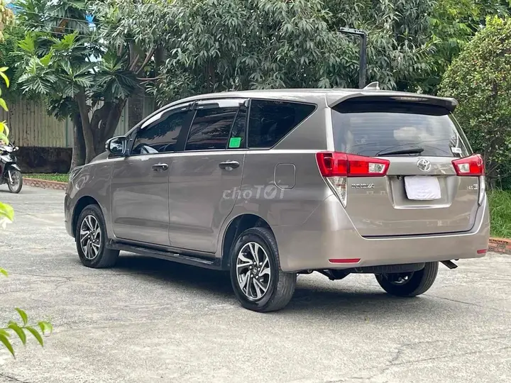 Toyota Innova 2023 photo 4