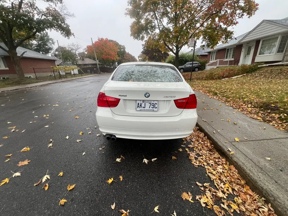 BMW 328I 2011 photo 2