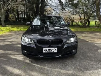 BMW 320I 2010 photo 2