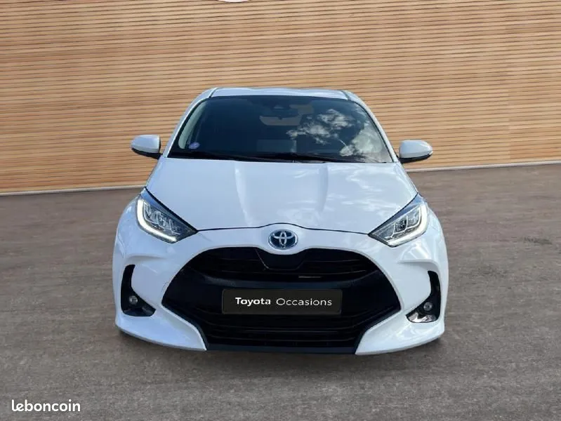 Toyota Yaris 2024 photo 2