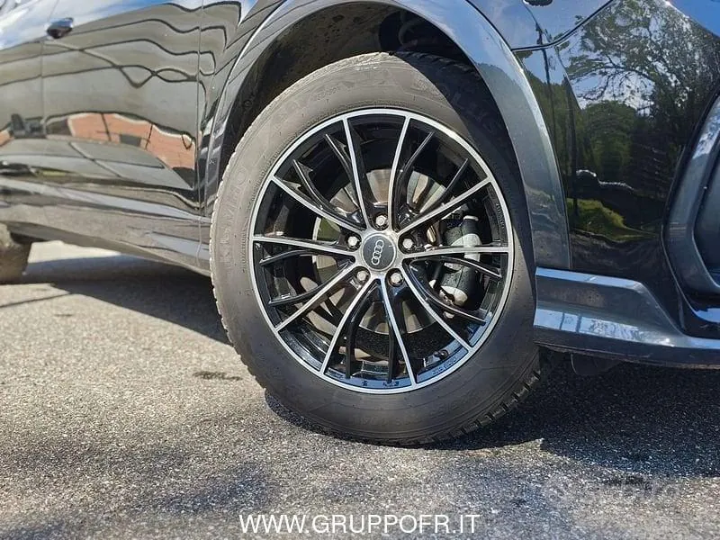 Audi Q3 2021 photo 2