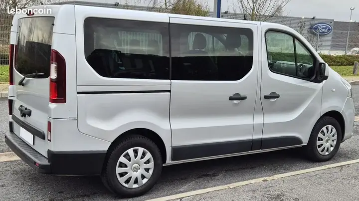 Nissan Nv300 2018 photo 2