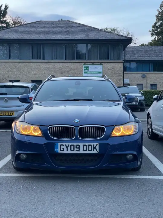 BMW 3 Series 2009 photo 2