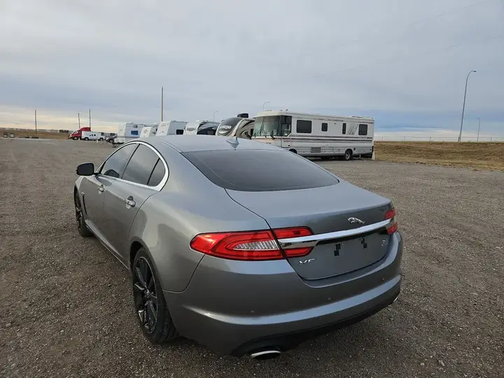 Jaguar Xf 2013 photo 3