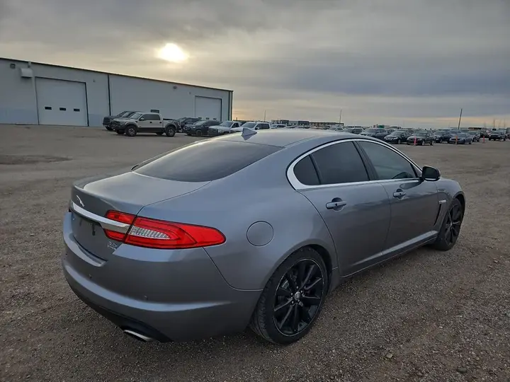 Jaguar Xf 2013 photo 4