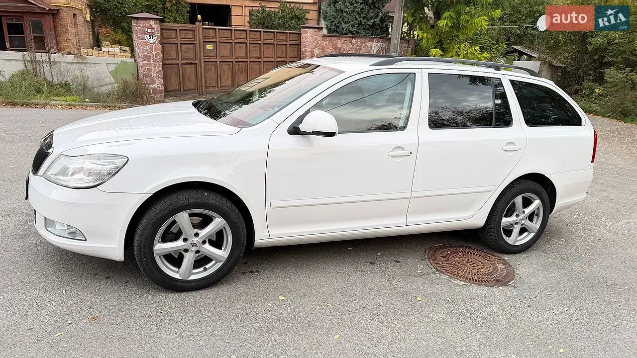 Skoda Octavia 2011 photo 3
