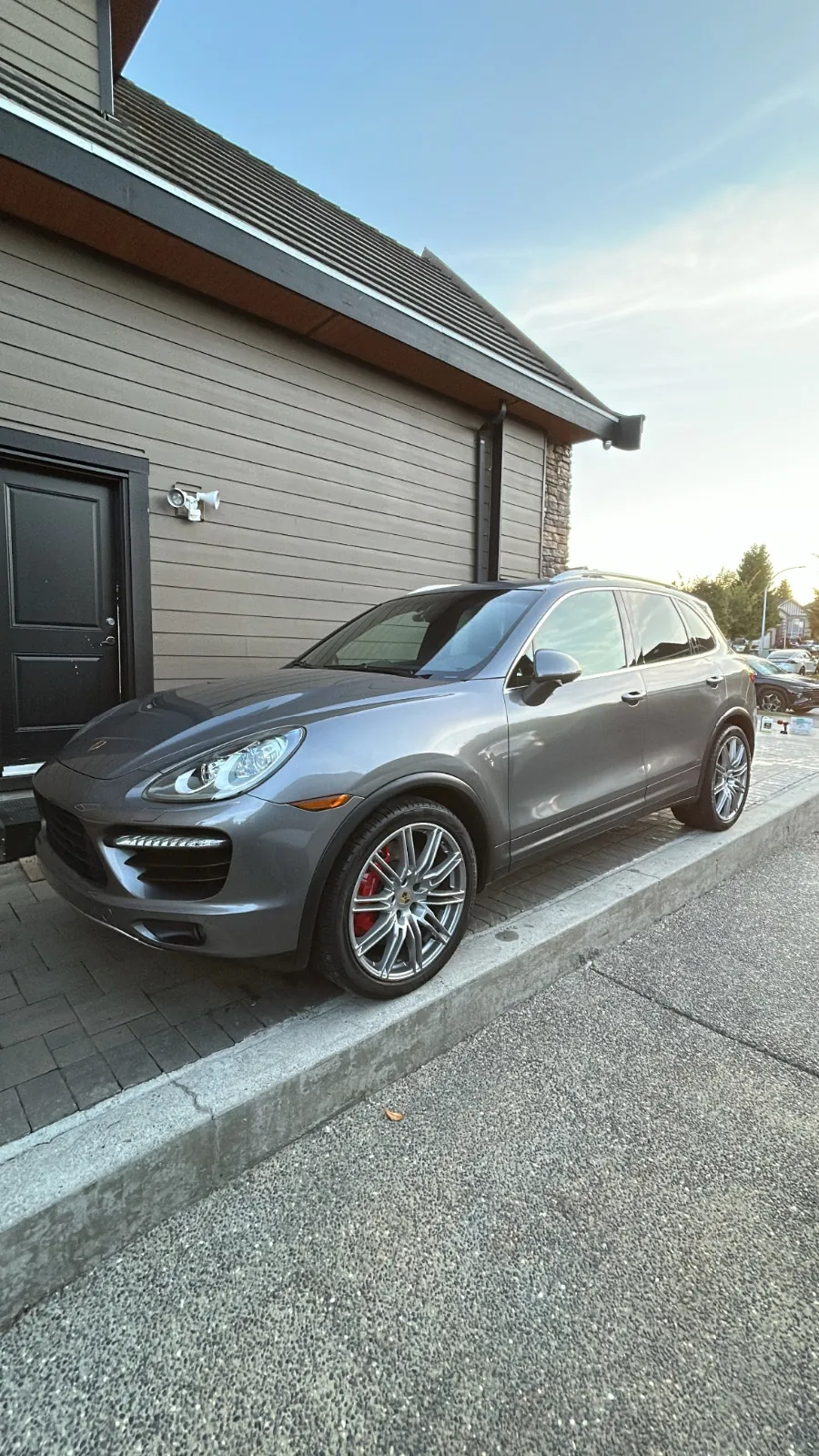 Porsche Cayenne 2011 photo 2