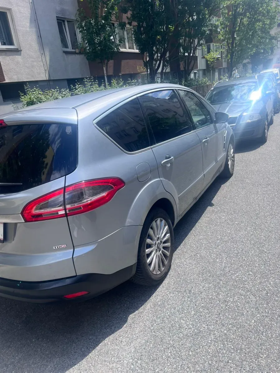 Ford S-Max 2010 photo 3