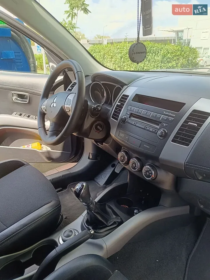 Mitsubishi Outlander 2009 photo 3