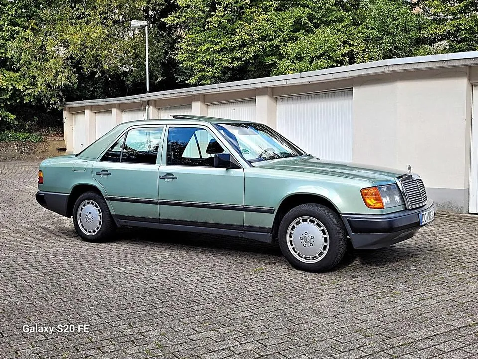 Mercedes-Benz 200