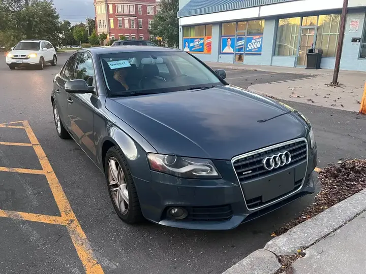 Audi A4 2010 photo 3