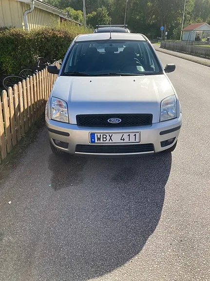 Ford Fusion 2004 photo 2