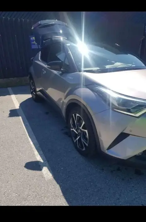 Toyota C-Hr 2018 photo 2