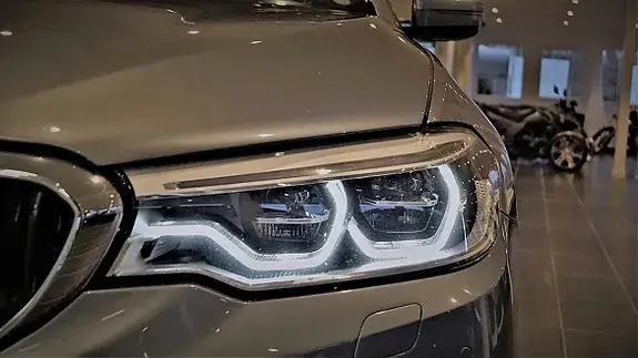 BMW 530I 2018 photo 2