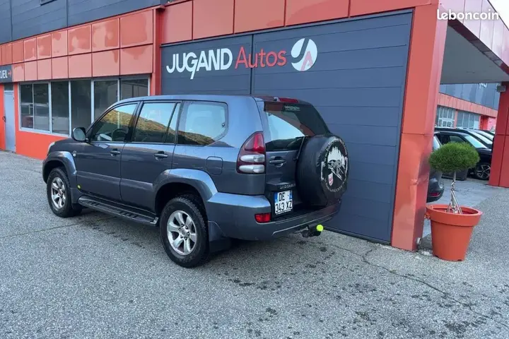 Toyota Land Cruiser 2005 photo 2