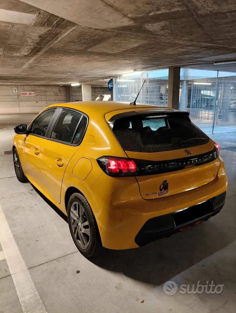 Peugeot 208 2022 photo 2