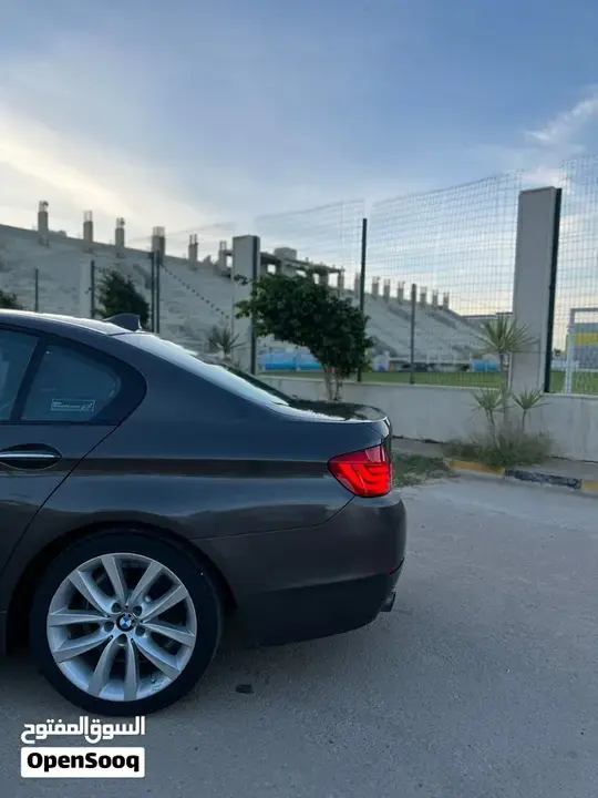 BMW 5 Series 2012 photo 2