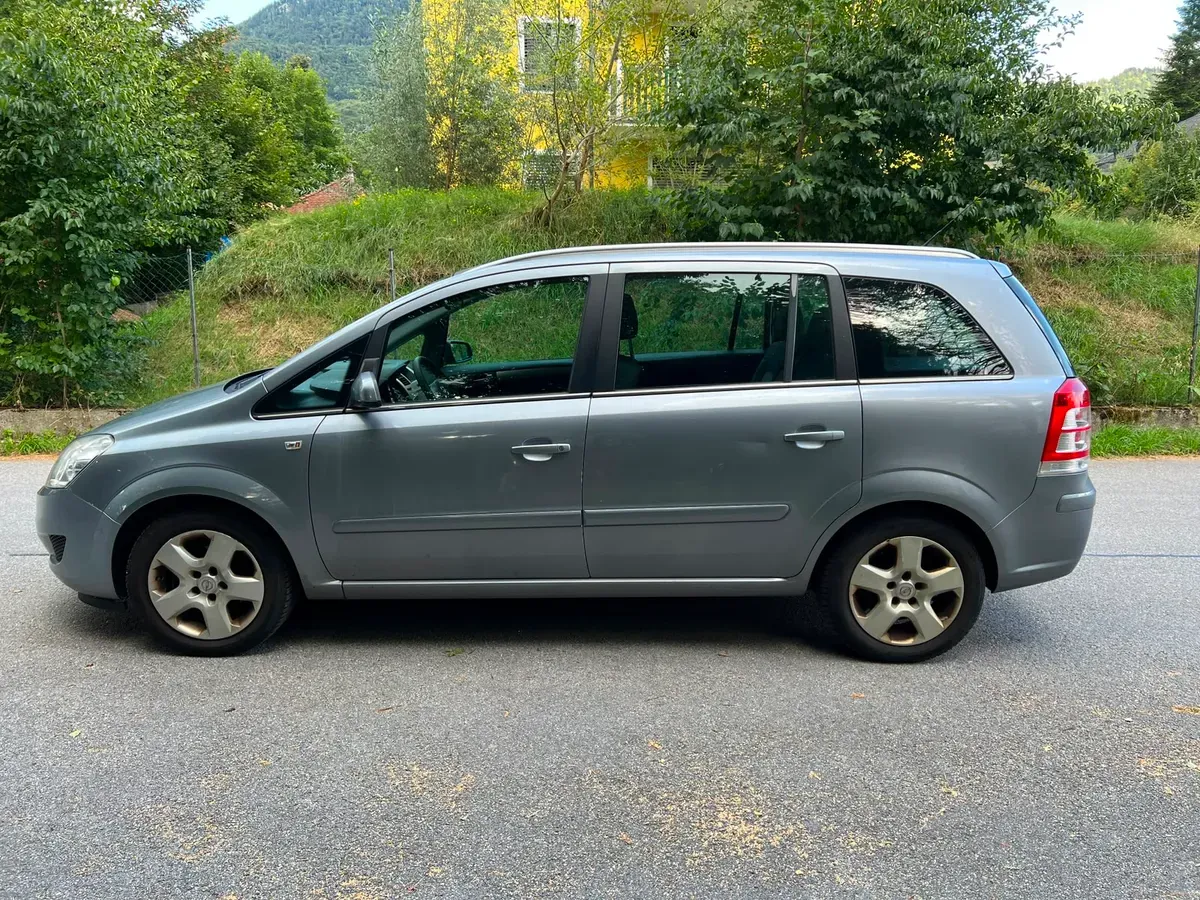 Opel Zafira 2008 photo 2