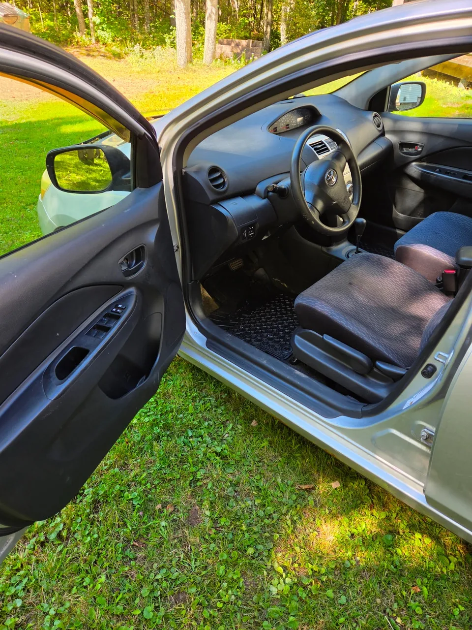 Toyota Yaris 2011 photo 4