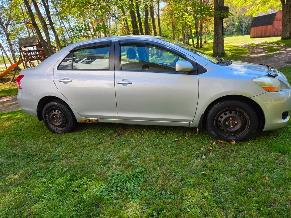 Toyota Yaris 2011 photo 3