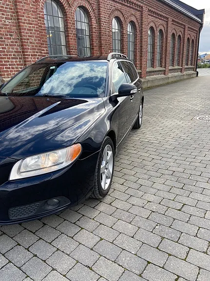 Volvo V70 2010 photo 2