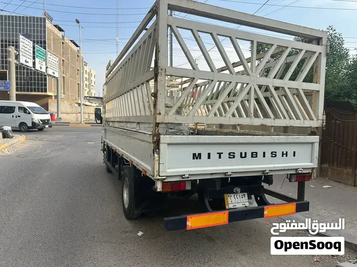 Mitsubishi Canter 2011 photo 2