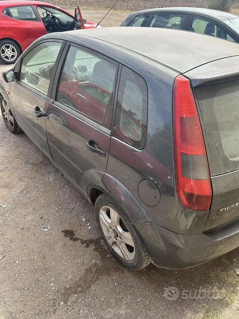 Ford Fiesta 2003 photo 4