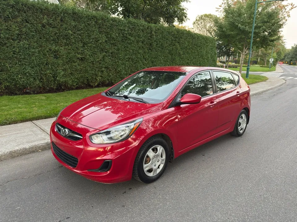 Hyundai Accent 2012 photo 2