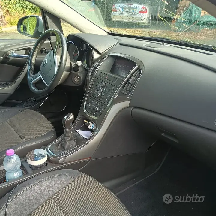Opel Astra 2011 photo 5