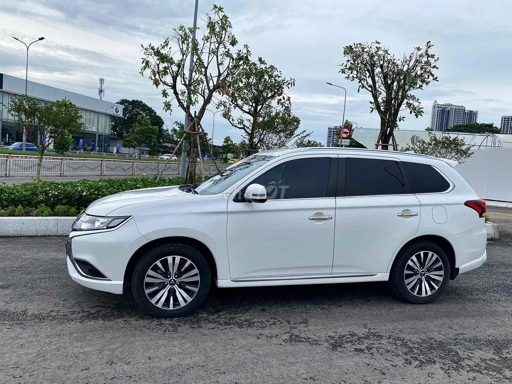 Mitsubishi Outlander 2024 photo 5