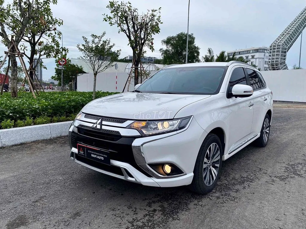 Mitsubishi Outlander 2024 photo 2