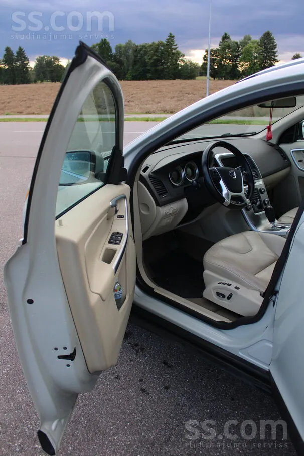 Volvo Xc60 2011 photo 2