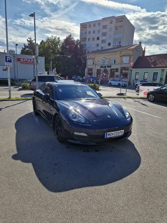 Porsche Panamera 2012 photo 2
