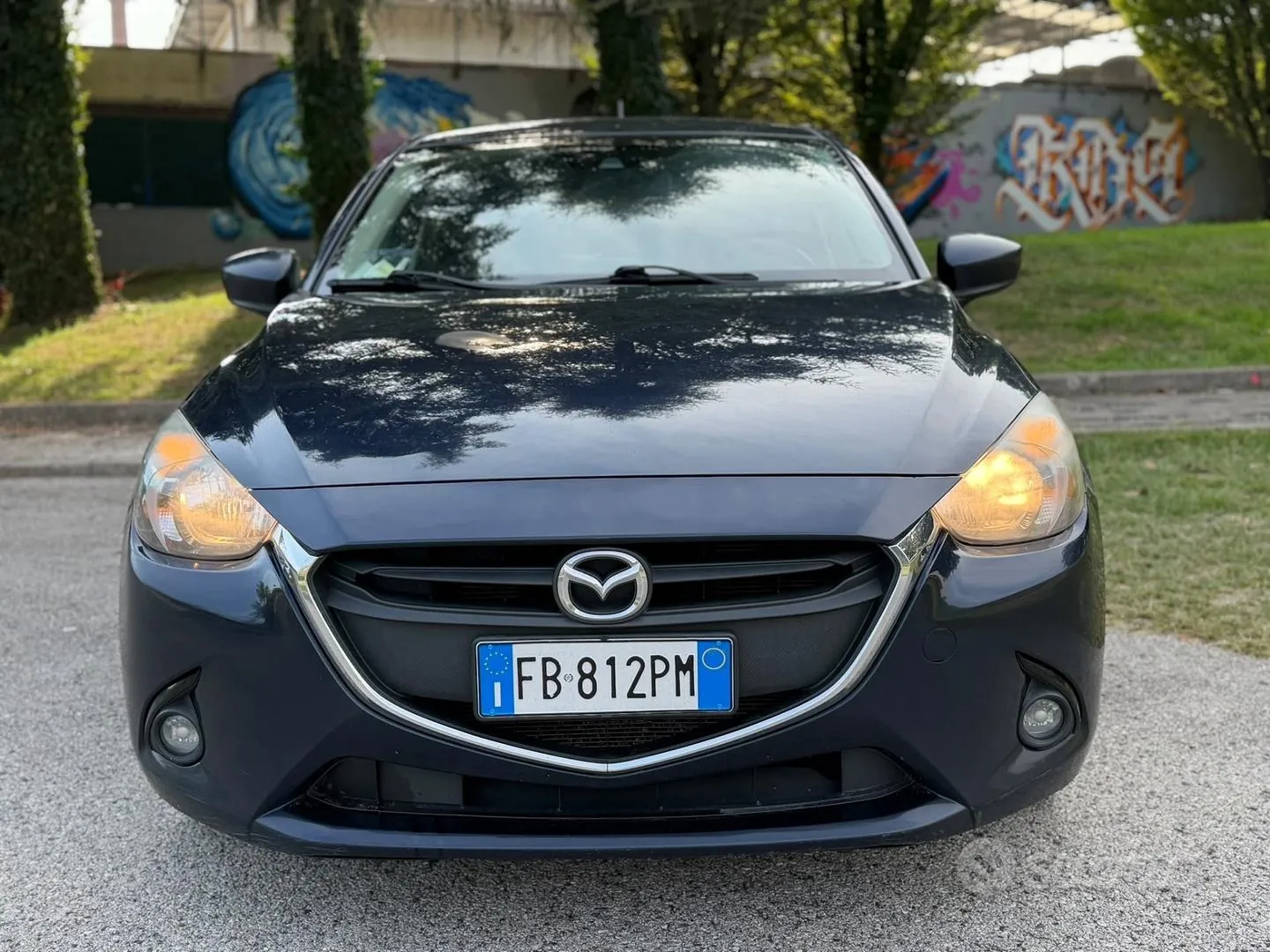 Mazda 2 2015 photo 2