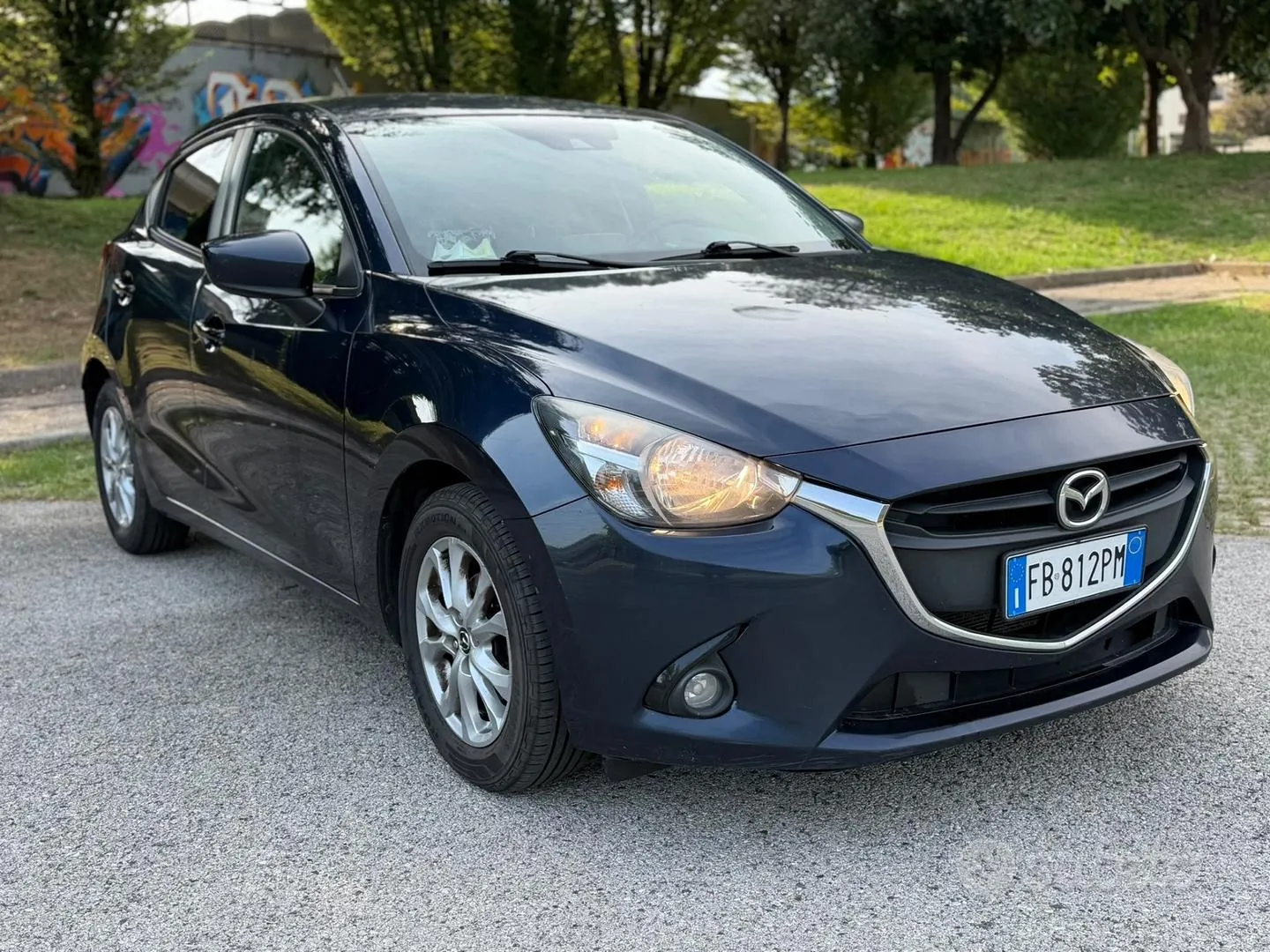 Mazda 2 2015 photo 3