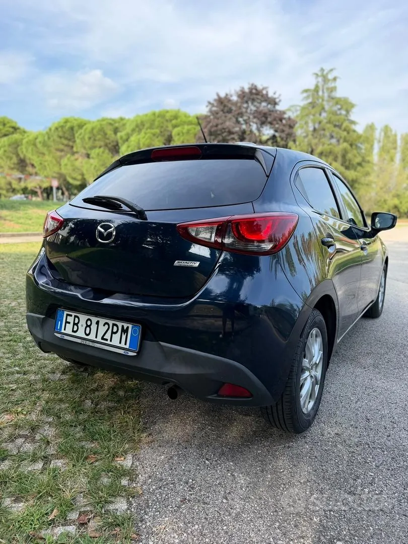 Mazda 2 2015 photo 5