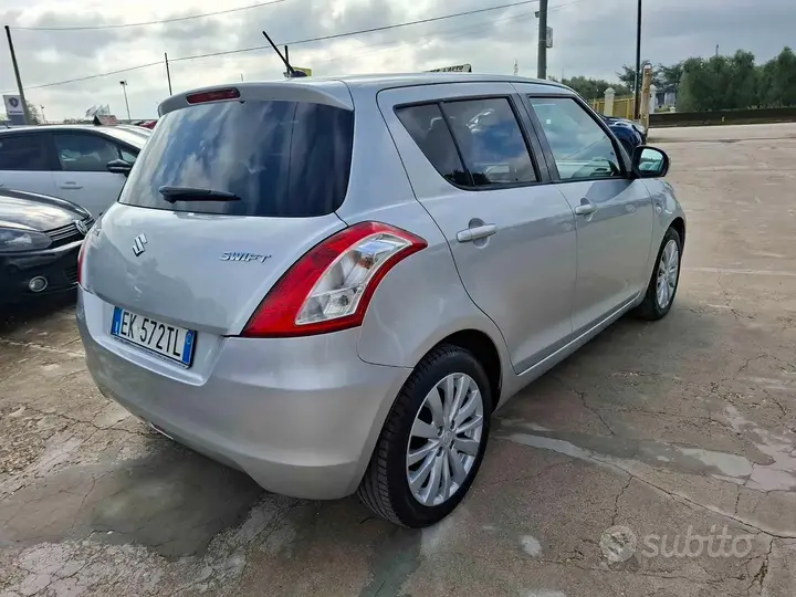 Suzuki Swift 2012 photo 4