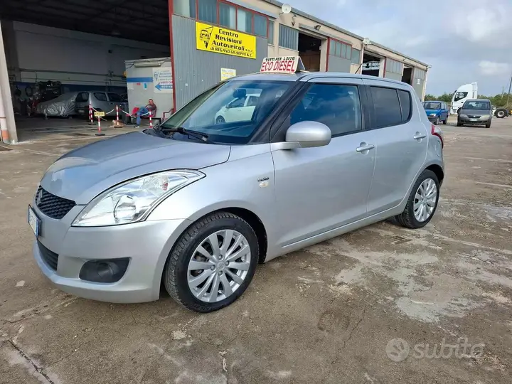 Suzuki Swift 2012 photo 2