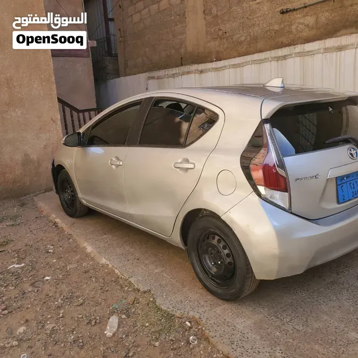 Toyota Prius C 2016 photo 2