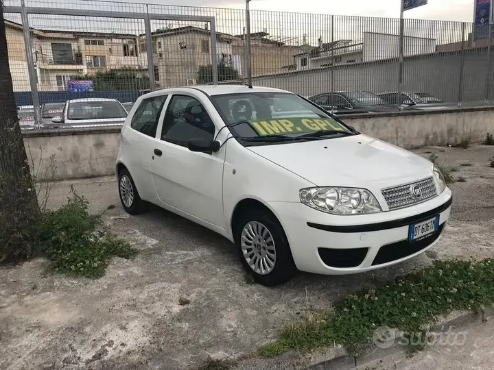 Fiat Punto 2009 photo 2