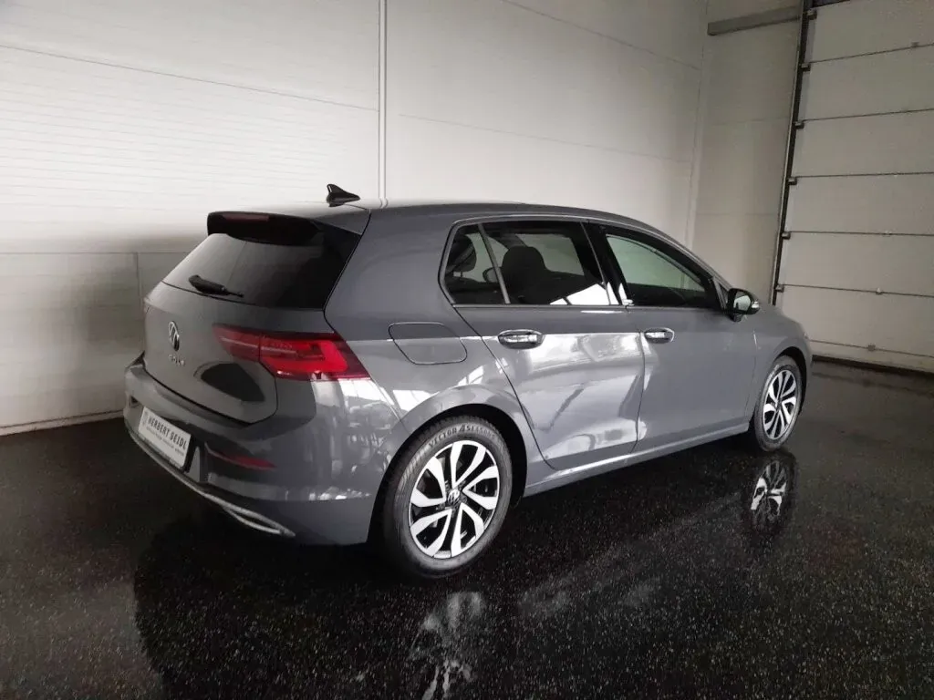 Volkswagen Golf 2022 photo 2