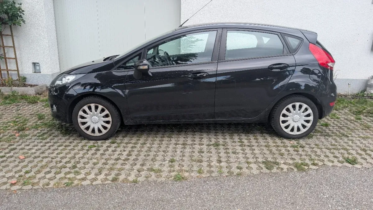 Ford Fiesta 2012 photo 2