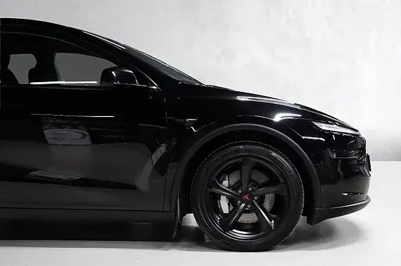 Tesla Model Y 2025 photo 3